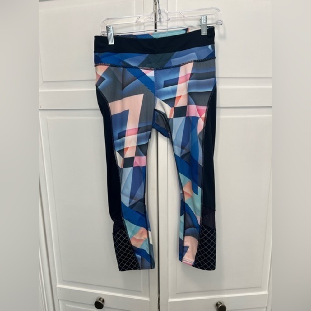 ATHLETA BLUE MESH PANEL SOAR CAPRI ATHLETIC LEGGINGS SIZE SMALL